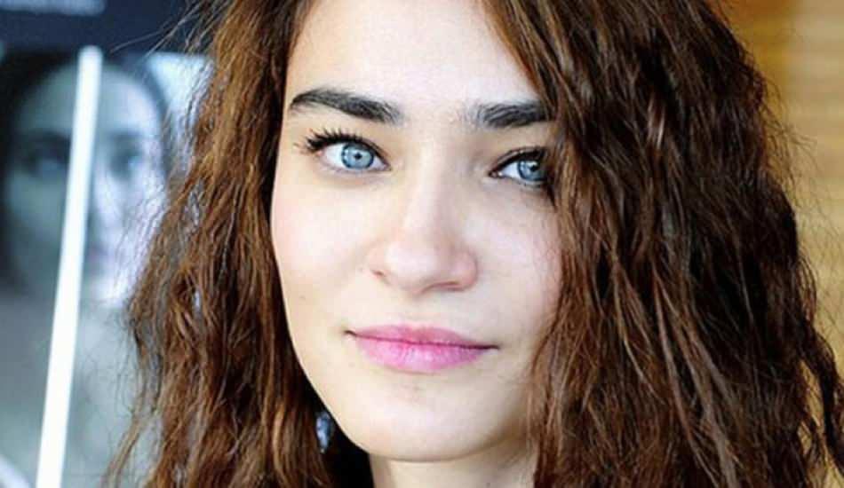 saadet_isil_aksoydan_beklenen_dogum_haberi_geldi_1582884068_5849.jpg