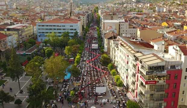 Uşak’ta korona virüsü şüphesiyle bir kişi hastaneye kaldırıldı karantina bölgesi oluşturuldu!