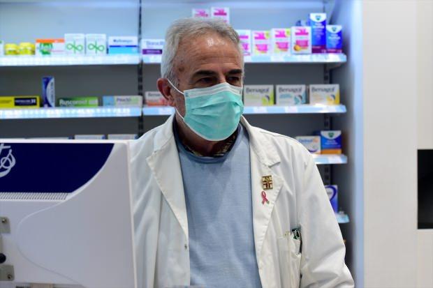 2’si Çinli turist, biri de Vuhan’dan getirilen İtalyan olmak üzere 3 kişinin Kovid-19 sebebiyle tedavi gördüğü İtalya’da, ülkenin kuzeyinde virüsün bulaştığı yeni vakalar tespit edildi. İtalya’nın kuzeyindeki Lombardiya bölgesinde, 6 kişiye daha yeni tip koronavirüsün (Kovid-19) bulaşmasının ardından halk koronavirüsten korunmak için maske taktı.