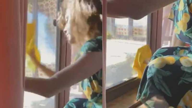 Eva Mendes cam siliyor