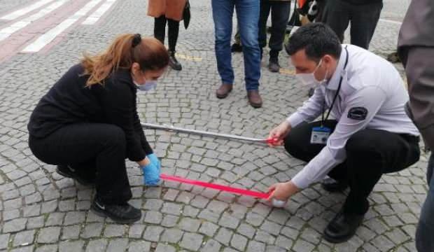 Banka önünde sosyal mesafeye 'metreli' ayarlama