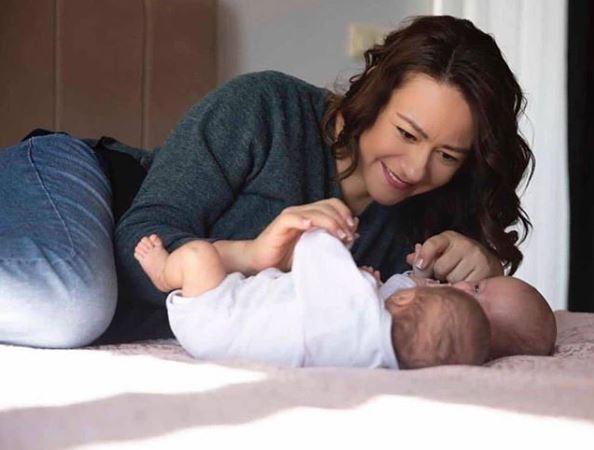 Anne olan Ezgi Sertel'den bebekleriyle yeni fotoğraf! Ezgi Sertel kimdir?