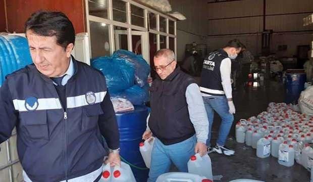 Merdiven altı dezenfektan ve maskelere el konuldu
