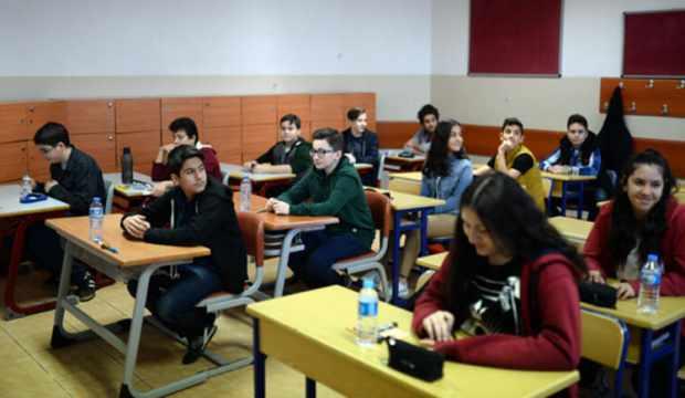 Ortaokullar ne zaman açılacak? Ortaokul uzaktan eğitim ders programı...