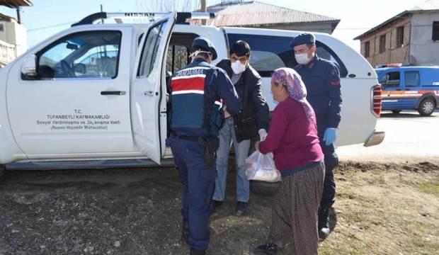 Yaşlıların yüzünü kaymakam güldürdü