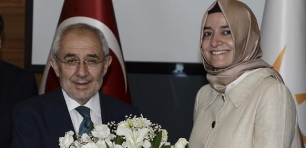 AK Parti'de bir ilk: Başörtülü parti yöneticisi