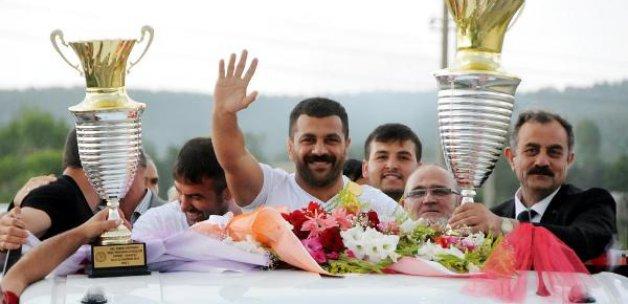 Başpehlivana memleketinde coşkulu karşılama!