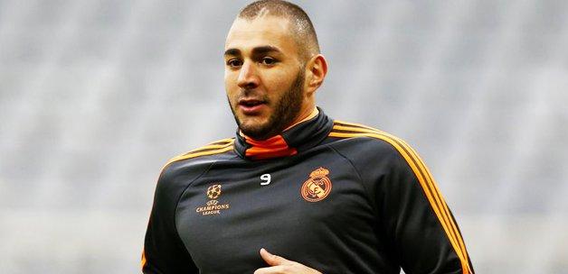 Benzema 3 hafta forma giyemeyecek