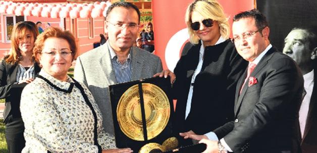 Ziya Yılmaz eşinin adına okul yaptırdı