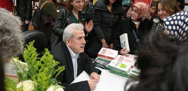 Mehmet Ali Bulut'un imza gününe yoğun ilgi