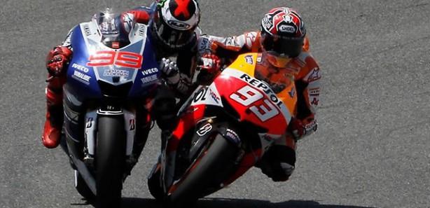 Lorenzo kazandı, Marquez diskalifiye edildi