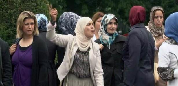 Müslüman çocuklara tacize tepkiler büyüyor