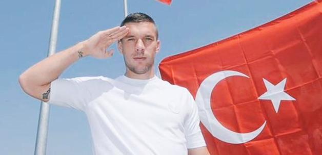 PKK'ya yakın kişilerden Podolski'ye mesaj!