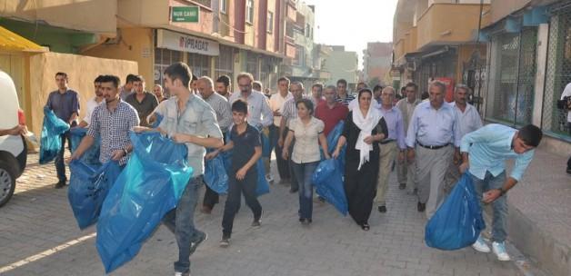 Polise taş atan çocuklara temizlik yaptırıldı