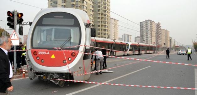 Tramvay yolunda dehşet!