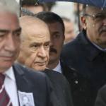 Aynı şemsiye altında yürüdüler!