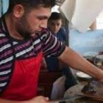 "Ütü tost" yemek için kuyruğa giriyorlar