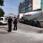 Ehliyetsiz sürücü park halindeki tıra çarptı