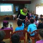 Mezun olduğu okulda çocuklara trafik eğitimi verdi