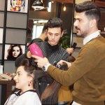 Kanser hastalarına peruk için ücretsiz saç kesiyor