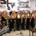 Canlı yayında türkü söylerken bayıldı