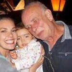 Aslı Enver'den sevdikleriyle 'mutlu aile tatili' pozu