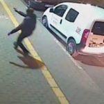 Kaldırımda korkunç cinayet kamerada