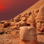 Nemrut Dağı: Güneşi selamlayan heykeller