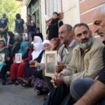 Dursun Ali Erzincanlı'dan evlat nöbetindeki aileleri ziyaret etti!