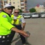 Çekici şoförüyle vatandaşın sopalı kavgası kamerada