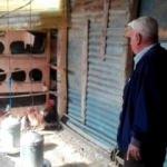 Sesleri duyup geldi...Görünce gözyaşlarına boğuldu