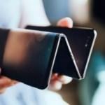 Bu kez abarttı! Telefonu üçe katladı