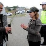 Cezası yazılacağını sanan sürücü, 'fidan' dikti