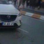 Alkollü genç kadın Taksim’i birbirine kattı