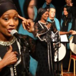 Dünya starı Della Miles, Mevlana'yı anma etkinliğinde ilahi okudu!