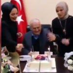 Binali Yıldırım doğum gününde mumları elleriyle söndürdü