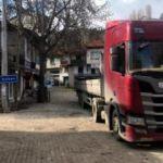 Anne ve babası için lokum dağıtırken canından oldu