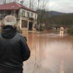 Dere taştı, Bartın- Kastamonu yolu ulaşıma kapandı