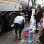 İzmir'de su kesintileri nedeniyle tankerlerle su dağıtımı sürüyor