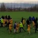 Amatör maçta kavga! Polis havaya ateş etti...