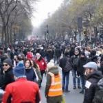Fransa'da grev sürüyor! 1,5 milyon bilet iptal edildi