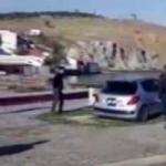 Aracını denize sürdü, camı kıran polis son anda kurtardı!