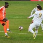 Akhisarspor bir bir eriyor