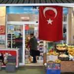 Hayırsever vatandaş mahallelinin borç defterini kapattı
