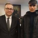 Taksim metrosunda uyuyan gence Vali Yerlikaya sahip çıktı
