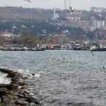 Marmara Denizi'nde ulaşıma lodos engeli: Gemiler demirledi