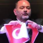 Meclis'te skandal görüntüler! Türk bayrağını yırttı! Türkiye'den çok sert açıklamalar
