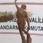 Roma dönemine ait heykeli satmak isterken yakalandılar