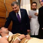 Bakan Koca, Van'da çığ felaketinde yaralananları ziyaret etti