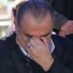 Babasının kabrini ziyaret eden Fatih Terim gözyaşlarını tutamadı